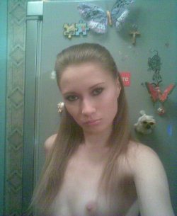 Стройная девушка желает встретиться со взрослым  мужчиной. Стройная девушка желает встретиться со взрослым  мужчиной.