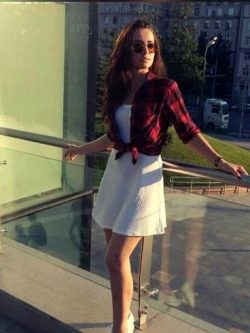 Симпатичная брюнетка пригласит в гости для секса мужчину из Москвы Симпатичная брюнетка пригласит в гости для секса мужчину из Москвы